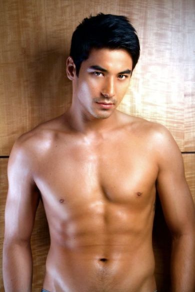 AKIHIRO SATO NAKED ER HALF NAKED